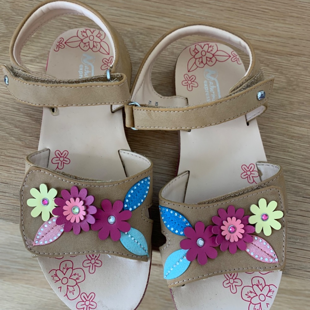 Sandals - Picture 2 of 3